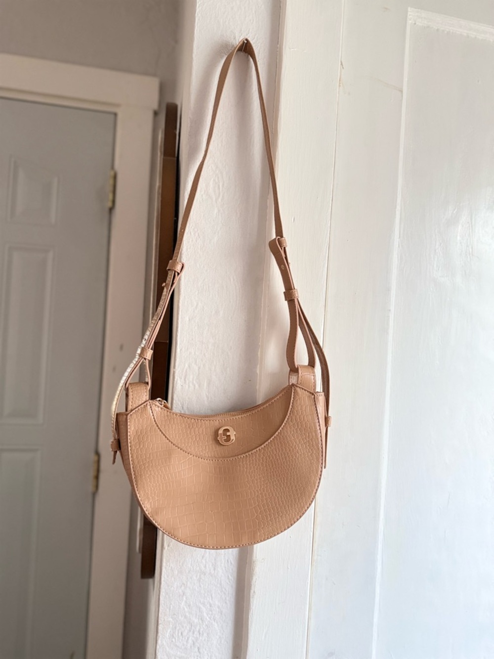 Nordstrom Croc-Embossed Crescent Shoulder Bag in Beige - Picture 2 of 4